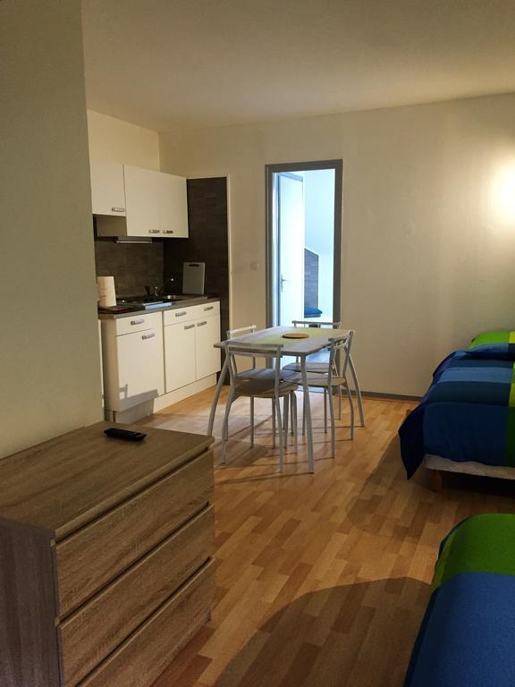Au Pied De La Roche Apartment Exterior foto